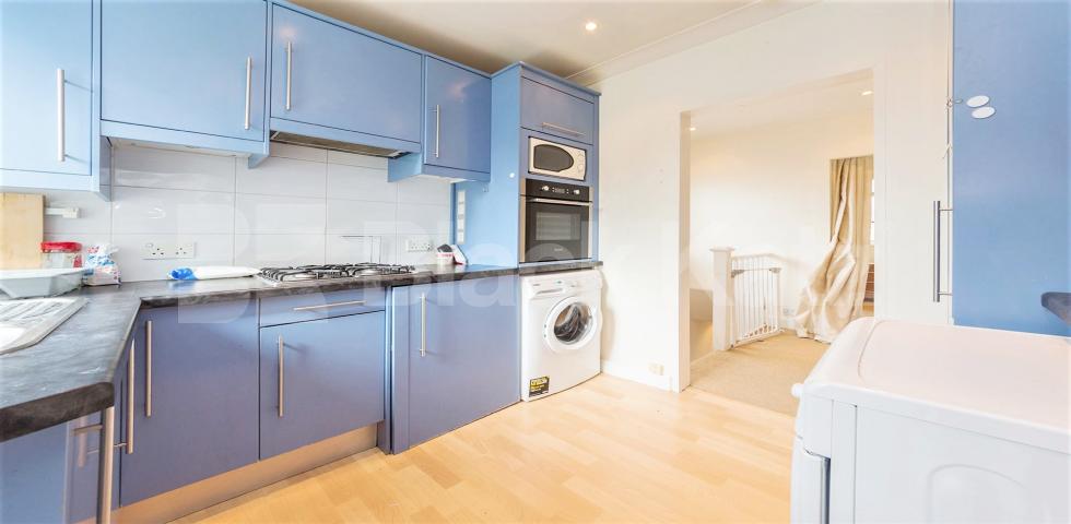 Modern and Central Apartment Connell Crescent , Park Royal